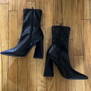 *NEW* Black winter pointed toe booties